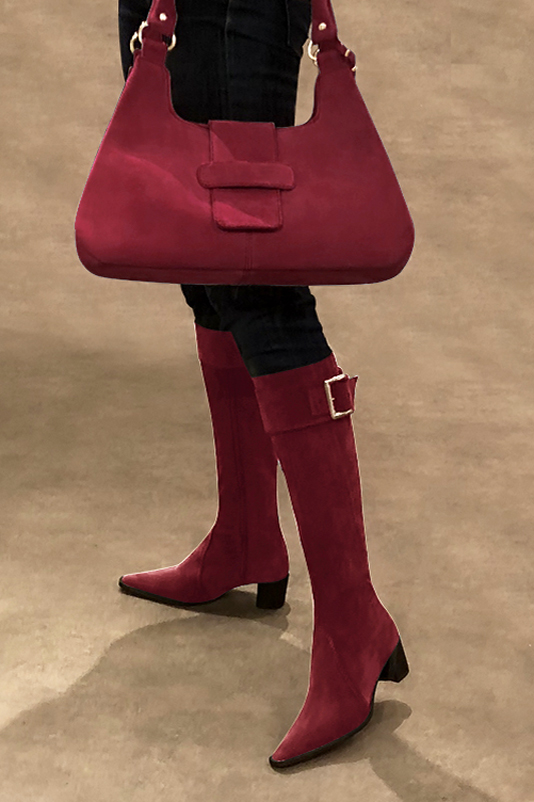 French elegance and refinement for these burgundy red feminine knee-high boots, 
                available in many subtle leather and colour combinations. Record your foot and leg measurements.
We will adjust this pretty boot with zip to your measurements in height and width.
You can customise your boots with your own materials, colours and heels on the 'My Favourites' page.
To style your boots, accessories are available from the boots page. 
                Made to measure. Especially suited to thin or thick calves.
                Matching clutches for parties, ceremonies and weddings.   
                You can customize these knee-high boots to perfectly match your tastes or needs, and have a unique model.  
                Choice of leathers, colours, knots and heels. 
                Wide range of materials and shades carefully chosen.  
                Rich collection of flat, low, mid and high heels.  
                Small and large shoe sizes - Florence KOOIJMAN
